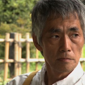 Un primo piano di Hal Yamanouchi nel film Tarda Estate