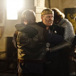 Anthony Head in una scena della stagione 3 di Merlin