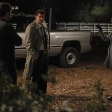 Cameron Bender, Emily Deschanel e David Boreanaz nell'episodio The Dentist in the Ditch di Bones