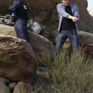 Emily Deschanel e David Boreanaz nell'episodio The X in the File di Bones