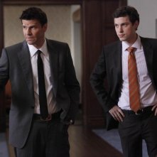 John Francis Daley e David Boreanaz nell'episodio The Devil in the Details di Bones