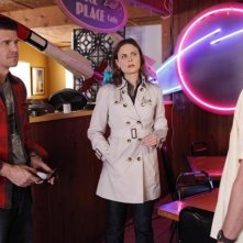 La Guest Star Dean Haglund Emily Deschanel E David Boreanaz In Una Scena Dell Episodio The X In The  172948