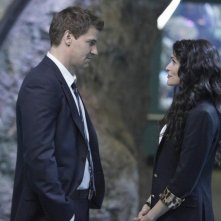 La guest star Rena Sofer e David Boreanaz in una scena dell'episodio The Predator in the Pool di Bones