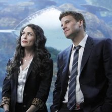 La guest star Rena Sofer e David Boreanaz nell'episodio The Predator in the Pool di Bones