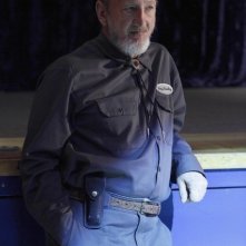 La guest star Robert Englund nell'episodio The Death of the Queen Bee di Bones