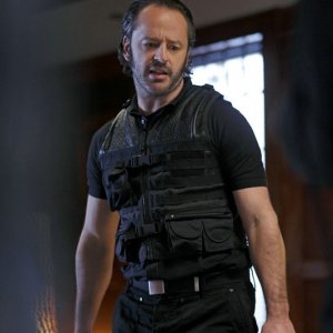 Gil Bellows in una sequenza dell'episodio La regina rossa di Smallville