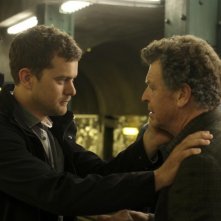 Joshua Jackson E John Noble In Una Scena Dell Episodio The Box Premiere Della Terza Stagione Di Frin 173379