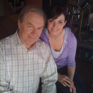 Michael McKean ed Erica Durance sul set dell'episodio La regina rossa di Smallville