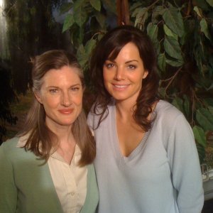 Smallville: Annette O'Toole ed Erica Durance sul set dell'episodio La regina rossa