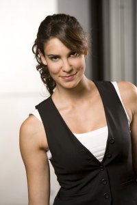 Uno scatto promozionale dell'attrice Daniela Ruah per la serie NCIS: Los Angeles