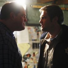 Abraham Benrubi e Geoff Stults nell'episodio I Came to Haplin for the Waters di Happy Town