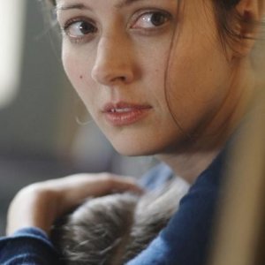 Amy Acker nell'episodio Blame It on Rio Bravo di Happy Town