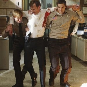 Jay Paulson, Peter Outerbridge e Geoff Stults nell'episodio Blame It on Rio Bravo di Happy Town