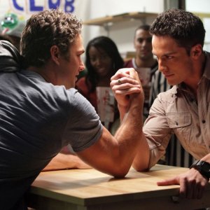Mason (Taylor Kinney) e Tyler (Michael Trevino) si sfidano nell'episodio Brave New World di Vampire Diaries