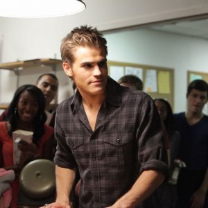 Paul Wesley è Stefan Salvatore nell'episodio Brave New World di Vampire Diaries