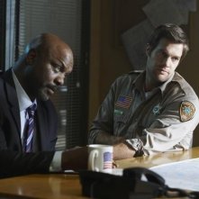 Robert Wisdom e Geoff Stults nell'episodio Questions and Antlers di Happy Town