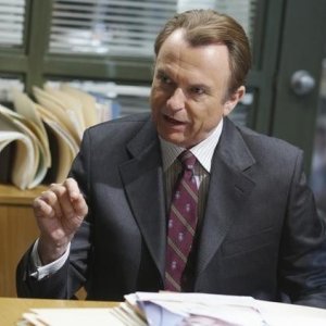Sam Neill nell'episodio Slight of Hand di Happy Town