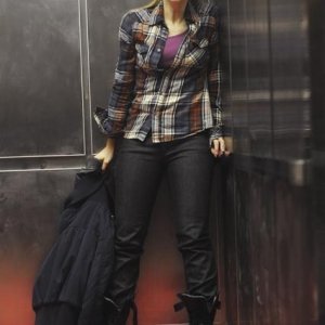 Sarah Gadon in una scena dell'episodio I Came to Haplin for the Waters di Happy Town