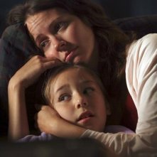 Sophia Ewaniuk Ed Amy Acker In Una Scena Dell Episodio Slight Of Hand Di Happy Town 173860