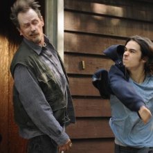 Uno scontro tra Stephen McHattie e Zak Longo nell'episodio Polly Wants a Crack at Her di Happy Town