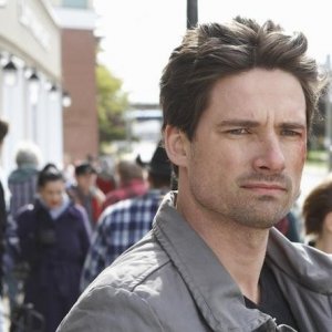 Warren Christie in una scena dell'episodio Blame It on Rio Bravo di Happy Town
