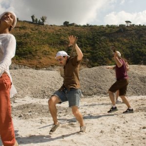 Fiorello, Max Casella e John Turturro in una scena del film Passione di John Turturro