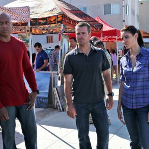 LL Cool J, Chris O'Donnell e Daniela Ruah in una scena dell'episodio Human Traffic di NCIS: Los Angeles