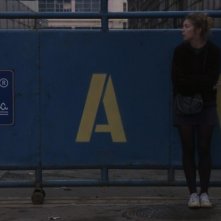 Alexandra Pirici in una scena del film Hai paura del buio