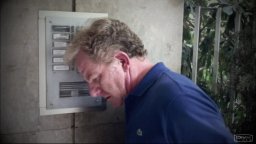 I Cesaroni 4: Cesare citofona a casa dei telespettatori