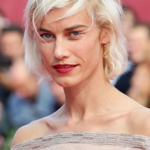 Venezia 2010: la biondissima Delfine Bafort sul red carpet per presentare Promises Written In Water