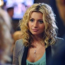 Alyson Michalka in una scena dell'episodio I Say A Little Prayer della serie Hellcats