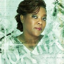 Character poster per Loretta Devine (Juanita) per il film For Colored Girls Who Have Considered Suicide When the Rainbow Is Enuf