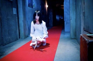 Una scena dell'horror The Shock Labyrinth 3D di Takashi Shimizu