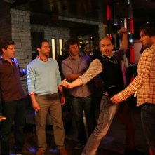 Una scena della premiere della stagione 2 di The League