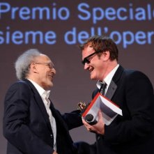 Venezia 2010: Quentin Tarantino consegna il Leone d'Oro speciale a Monte Hellman per il suo Road to Nowhere
