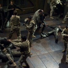 I soldati e la Lucian Alliance durante uno scontro sulla Destiny nell'episodio Aftermath di Stargate Universe