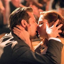 Audrey Dana con Laurent Couson in una scena del film Ces amours-là