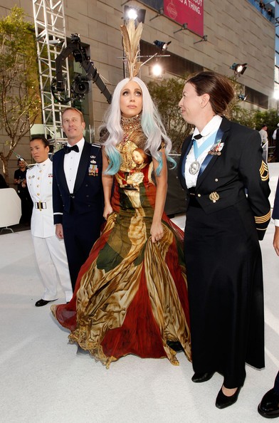 Lady Gaga Con Uno Spettacolare Abito Di Alexander Mcqueen Ai Mtv Video Awards 2010 174697