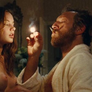 Vincent Cassel in una scena osé del film Notre jour viendra