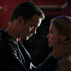 Anna Paquin ed Alexander Skarsgård nell'episodio Fresh Blood di True Blood