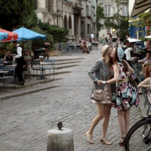 Blake Lively e Leighton Meester a Parigi nell'episodio Belles de Jour di Gossip Girl