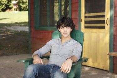 Joe Jonas in una immagine promozionale di Camp Rock 2
