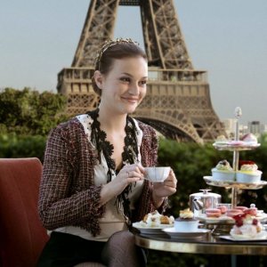 Leighton Meester fa colazione con la vista sulla Tour Eiffel nell'episodio Belles de Jour di Gossip Girl