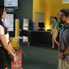 Olivia Munn e Joshua Gomez in una scena dell'episodio Chuck Versus the Anniversary