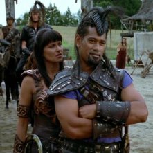 Jay Laga'aia e Lucy Lawless nell'episodio Xena e il figlio di Cupido