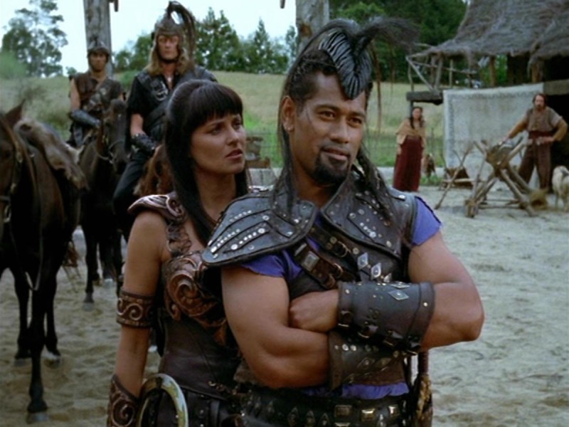Jay Laga'aia e Lucy Lawless nell'episodio Xena e il figlio di Cupido