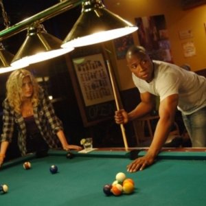 Alyson Michalka e Robbie Jones in una scena dell'episodio Beale St. After Dark di Hellcats