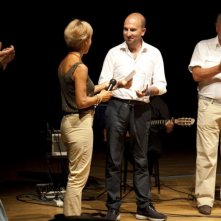 Donato Carrisi vincitore del Premio di Letteratura Gialla di Camaiore. Premiato da Maria Vecoli.