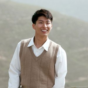 Dou Xiao in una prima immagine del film The Love of the Hawthorn Tree