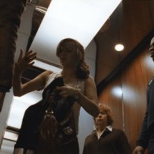 Bojana Novakovic e Bokeem Woodbine in una scena dell'horror Devil